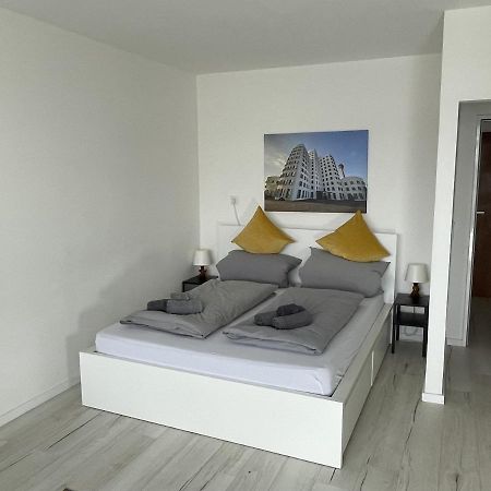 Apartment Rhein - Central - Balcony - Tradefair Neuss Bagian luar foto
